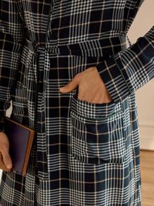 Manfinity Men's Plaid Shawl Collar Long Sleeve Casual Sleepwear Robe