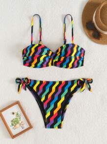 SHEIN Swim 2 件套女士几何随机印花短款上衣，搭配扭纹前聚拢和侧系腰短裤沙滩装比基尼夏季服装，适合夏季海滩度假