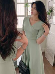 DAZY Women's Green V-Neck Short Sleeve Waist Cinched Mid-Length Dress - Green - View 3