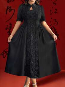 SHEIN Unity 大码优雅新中式提花拼布缎面连衣裙 - 黑色 - 查看 1