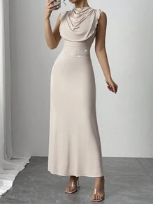 Firerie Elegante vestido largo minimalista, delicado y romántico, con cuello drapeado, tachuelas y cintura alta, ideal para citas, fiestas y uso diario, en color beige