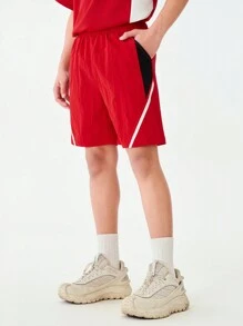 SHEIN Short de sport décontracté personnalisé de style rétro pour jeune garçon, un élément polyvalent indispensable pour les fêtes d'étudiants - Rouge - Voir 2