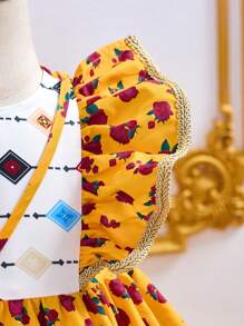 SHEIN Leap Crew 女婴可爱花卉印花夏季度假连衣裙，附赠手提包 - 彩色 - 查看 3