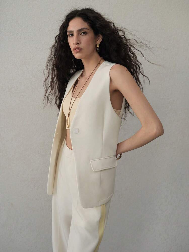 SINGLE BUTTON FLAP DETAIL TOP