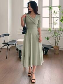 DAZY Women's Green V-Neck Short Sleeve Waist Cinched Mid-Length Dress - Green - View 7