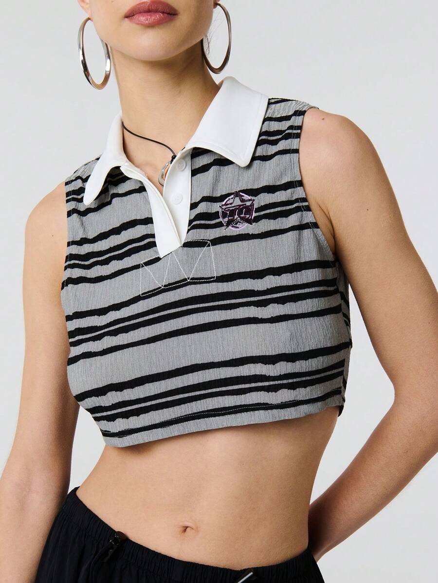 SHEIN Unity 休闲 Polo 领无袖短款条纹星星刺绣背心 - 黑與白 - 查看 1