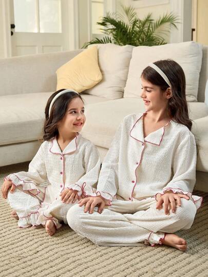 SHEIN Leap Crew Conjunto de pijama de 2 piezas (vendidos por separado) para niñas pequeñas, de cómoda tela de jacquard de punto, con top de manga larga con volante en el cuello y pantalón largo