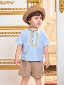SHEIN 2pcs Baby Boy Summer Cute Luxurious Gold Ribbon Blue Short Sleeve Shirt And Khaki Shorts Set, Suitable For Birthday Party, Evening Party, Performance, Wedding, One-Month, Baptism And 1st Birthday Celebration, Baby Shower - Multicolor - View 6