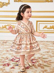 SHEIN 女宝宝夏季可爱花卉图案无袖连衣裙 - 彩色 - 查看 1