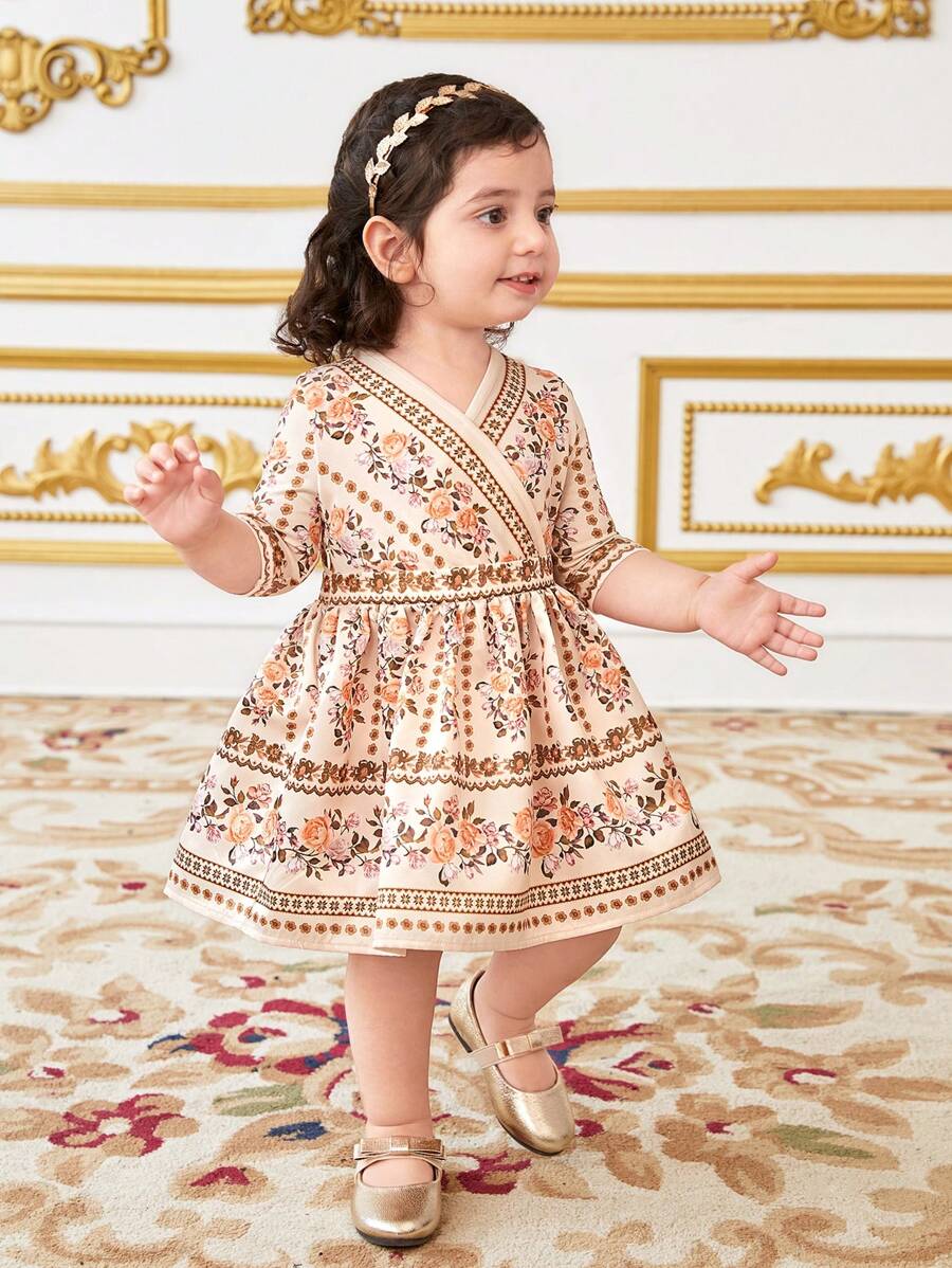 SHEIN 女宝宝夏季可爱花卉图案无袖连衣裙 - 彩色 - 查看 1