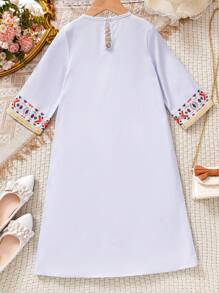 SHEIN Young Girl Ramadan Traditional Robe Loose Geometric Retro Print Patchwork Gold Ribbon V-Neck Long Sleeve Dress, Suitable For Party, Wedding, Banquet, Vacation, Summer - Blue - View 2
