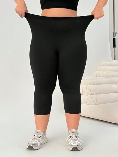 Solflare Ropa de gimnasio para mujer de talla grande en negro, Leggings capri, Ropa de primavera y verano