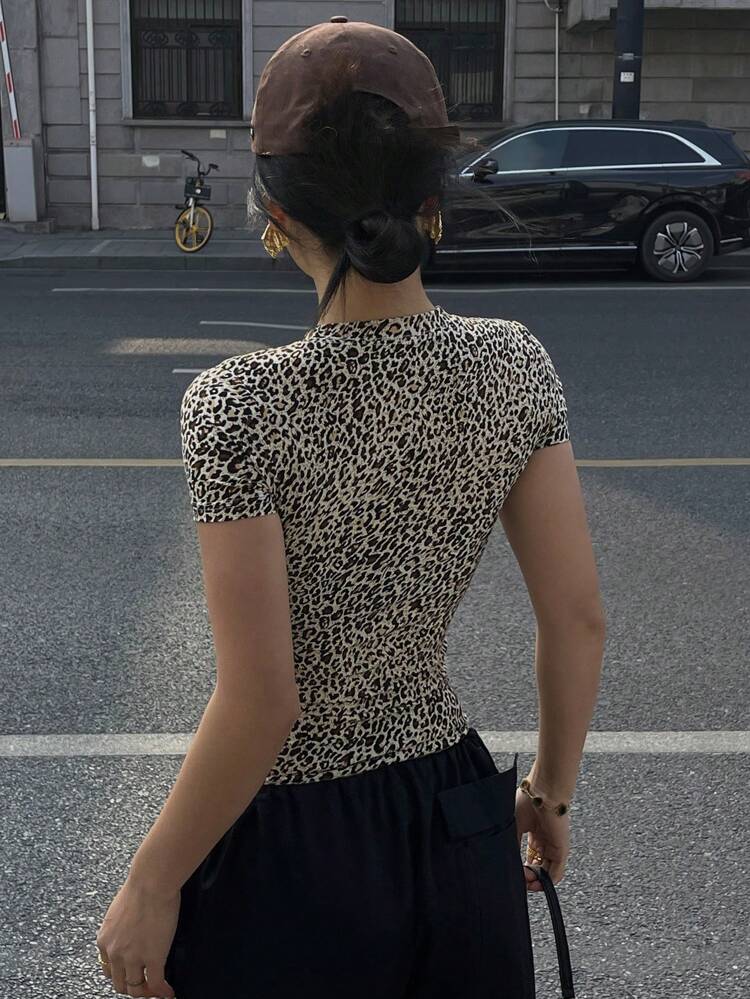 Leopard Print Slim Fit Crew Neck T-Shirt, Minimalist Casual Everyday Wear