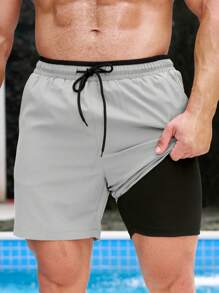 Manfinity Swimmode Pantaloni scurți casual simpli pentru bărbați, cu imprimeu petice, cu legături în față, potriviți pentru timpul liber și vacanță, stil hawaian