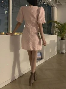 DAZY Robe moulante rose pâle en couleur unie, avec col carré élégant et taille marquée