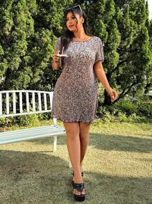 SHEIN EZwear Vestido de verano con talla grande, de corte fruncido con estampado floral vintage