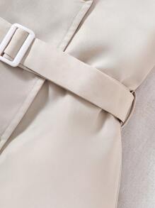 SHEIN 女婴纯色翻领无袖双排扣连衣裙 - 卡其色 - 查看 4