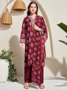 SHEIN Bộ 3 món cho bé gái tuổi teen: Váy họa tiết đỏ, Quần Palazzo vàng, Khăn quàng cổ, Trang phục đi nghỉ dưỡng/ngày lễ/lễ hội - Màu Đỏ Sâu - Xem 5