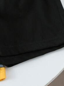 SHEIN 2 件套年轻男孩卡车印花短袖 T 恤和短裤套装 - 彩色 - 查看 8