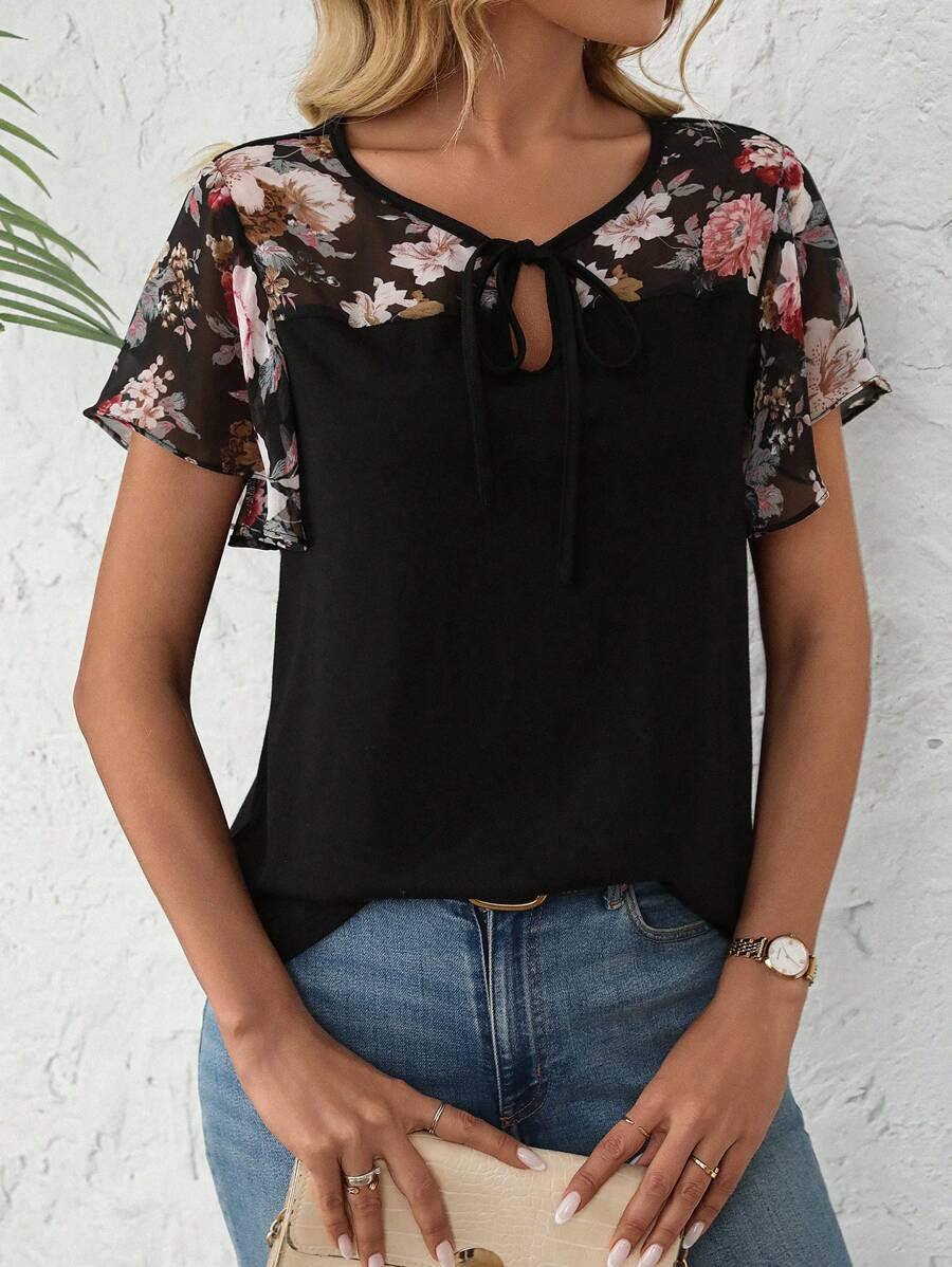 EMERY ROSE 女士花卉印花拼布黑色面料荷叶边短袖 T 恤，休闲日常穿着，春夏 - 彩色 - 查看 1