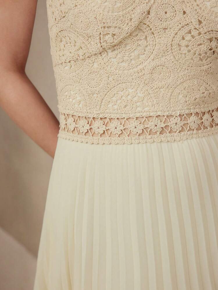 CONTRAST CROCHET PLEATED DRESS