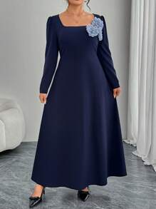 Modelyn Maxi Kleid in großen Größen mit quadratischem Ausschnitt, Blumenmuster, elegantes und figurschmeichelndes Design