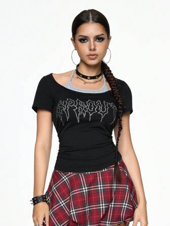 Goth Maglietta casual da donna a maniche corte, con scollo a colletto a cravatta, colore a blocchi e decorazioni di strass a forma di lettera