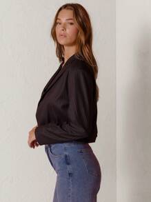 Aralina Áo khoác blazer cắt cúp hở phía trước họa tiết sọc - màu đen - Xem 7