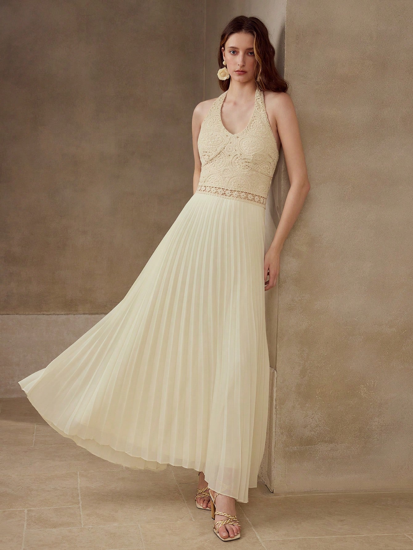 Neckline