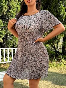 SHEIN EZwear Vestido de verano con talla grande, de corte fruncido con estampado floral vintage