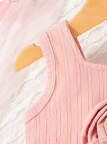 SHEIN Conjunto de verano para niñas bebé/pequeñas con top de chaleco decorado con rosas y pantalones a juego con dobladillo floral