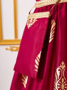 SHEIN 年轻女孩勃艮第中国国庆节束腰外衣 Abaya Kaftan Jalabiya，斋月斋月传统服饰，带有金色图腾箔图案，超长下摆搭配金色腰带，喇叭裙和金色饰边喇叭袖口，优雅而适合派对、郊游和节日 - 酒紅色 - 查看 7