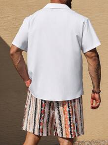 ResortEase Conjunto de camisa de manga corta con bolsillo y pantalones cortos con estampado geométrico para hombres de talla grande