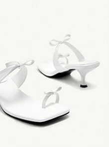 CUCCOO CHICEST 女士蝴蝶结丁字裤绑带方头低跟细跟优雅简约休闲度假风格白色高跟凉鞋适合派对、沙滩、社交聚会
