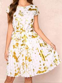 SHEIN Clasi White Gold Foil Print Round Neck Short Sleeve Tie-Waist Pleated Hem Slim Fit Mid-Length Women Dress Summer Outfits For Women Summer Dresses For Women Valentine's Day Dress Valentines Clothes Vacation Outfits Woman Romantic Dresses Summer Dresses For Women