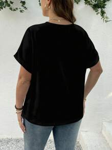 SHEIN LUNE 休闲宽松复古美国摇滚肖像印花大码女式短袖 T 恤，适合夏季 - 白色 - 查看 2