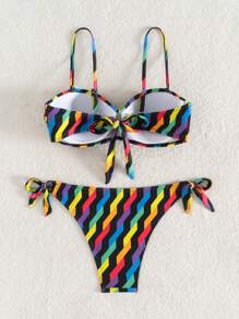 SHEIN Swim 2 件套女士几何随机印花短款上衣，搭配扭纹前聚拢和侧系腰短裤沙滩装比基尼夏季服装，适合夏季海滩度假