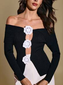 Poéselle Áo len hở vai trang trí hoa 3D Black Clash thanh lịch cho nữ, Áo trễ vai, Quần áo ngày lễ tình nhân cho nữ, Đơn giản và phong cách, Thích hợp để mặc hàng ngày, Thanh lịch và tinh tế, Thời trang dễ mặc, FW25 - màu đen - Xem 3