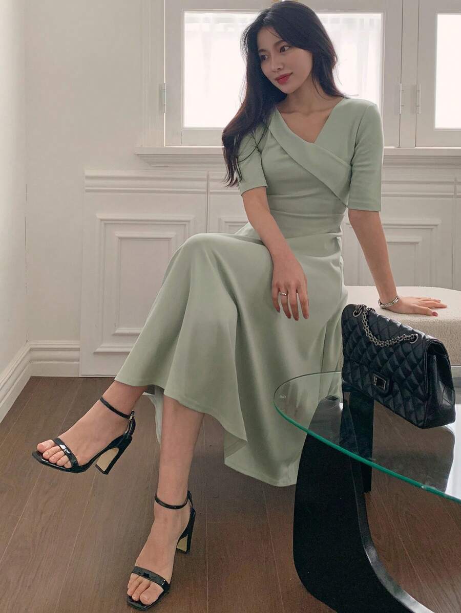 DAZY Women's Green V-Neck Short Sleeve Waist Cinched Mid-Length Dress - Green - View 1