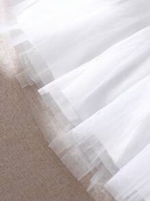 女婴蝴蝶图案网眼拼布短袖连衣裙