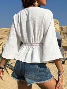DAZY 女式纯色撞色蕾丝 V 领休闲夏季衬衫、波西米亚风上衣、娃娃装上衣 - 白色 - 查看 2