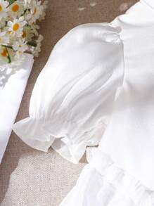 女婴蝴蝶图案网眼拼布短袖连衣裙