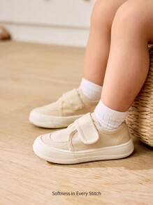 Cozy Pixies 1 双男童卡其色钩环帆布平底休闲简约舒适运动鞋，适合所有季节日常穿着 - 卡其色 - 查看 2