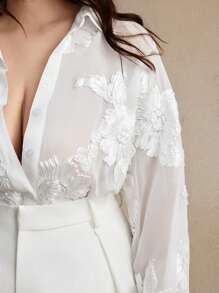 Anewsta قميص فرنسي كلاسيكي للنساء مطرز بالأزهار الشفاف بأحجام كبيرة أبيض بأكمام طويلة لإطلالات الربيع للنساء - أبيض - مشاهدة 7