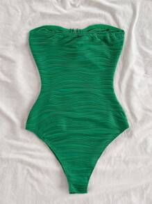 Soleia 度假海滩露肩连体泳衣，白色纹理面料，带金属装饰