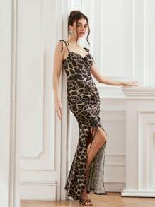 Aveloria Rosie Leoparden-Muster zufälliges elastisches gerafftes Schleife Herzausschnitt Bodycon Kleid mit Schlitz-Saum, sexy Spaghettiträger, eleganter modischer Allover-Muster für den Sommer