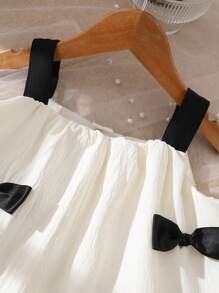 SHEIN 2 件女婴蝴蝶装饰背心和裤子套装