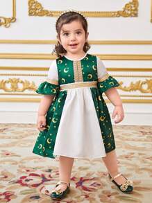 SHEIN Vestido de manga corta con bloques de color y patrón de luna lindo para bebé niña, para verano - Verde - Ver 9