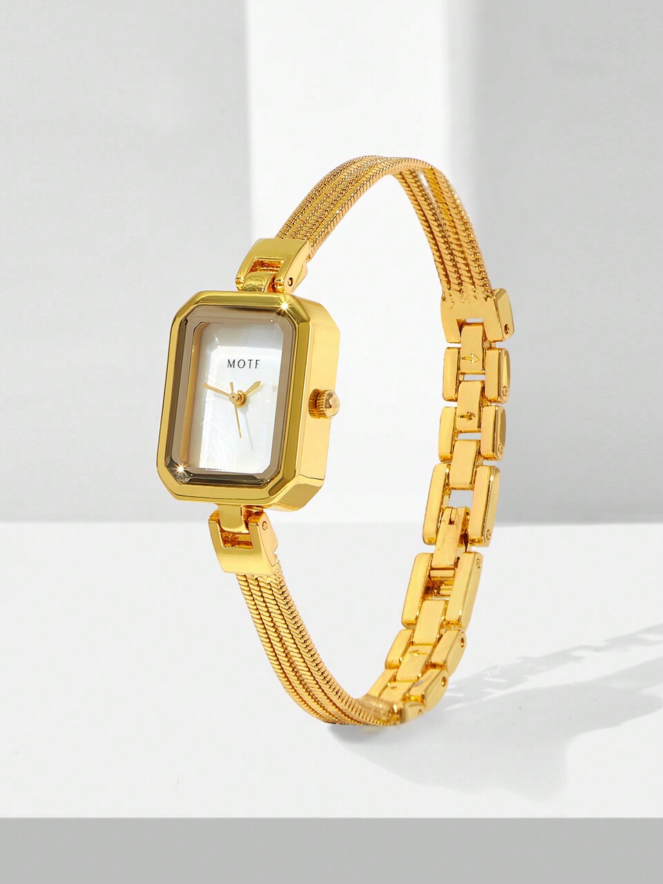 FASHIONABLE SIMPLE SQUARE SHAPE QUARTZ WATCH