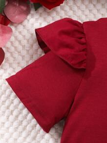 2 件套少女套装，酒红色荷叶边袖上衣搭配黑色 A 字裙，甜美休闲百搭夏季日常装，适合度假、夏季、旅行